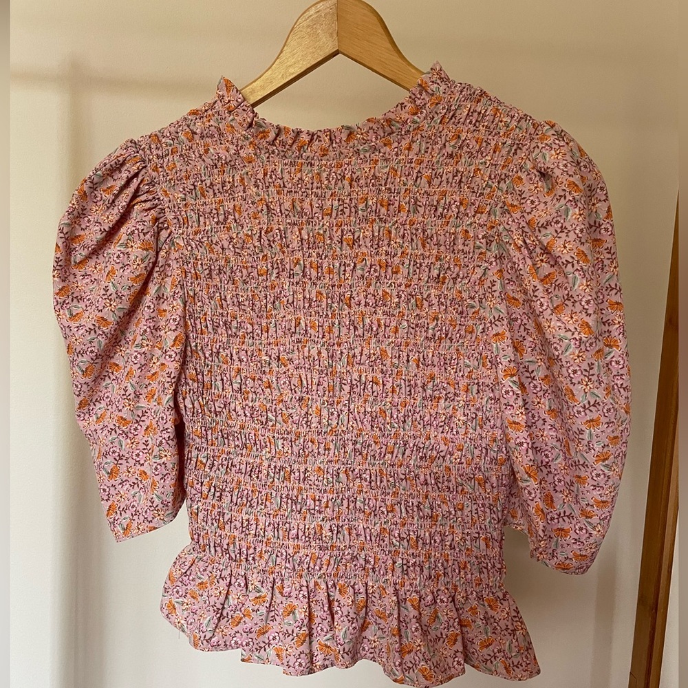 Wayf Pink Floral Smocked Top. XS.